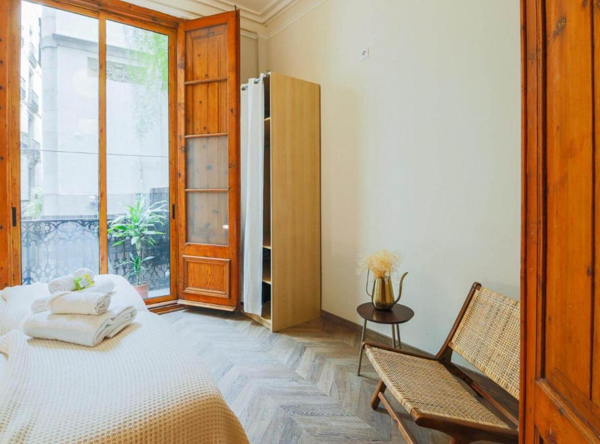 Avinyó- New Listing -spacious Loft In The Gothic Quarter!