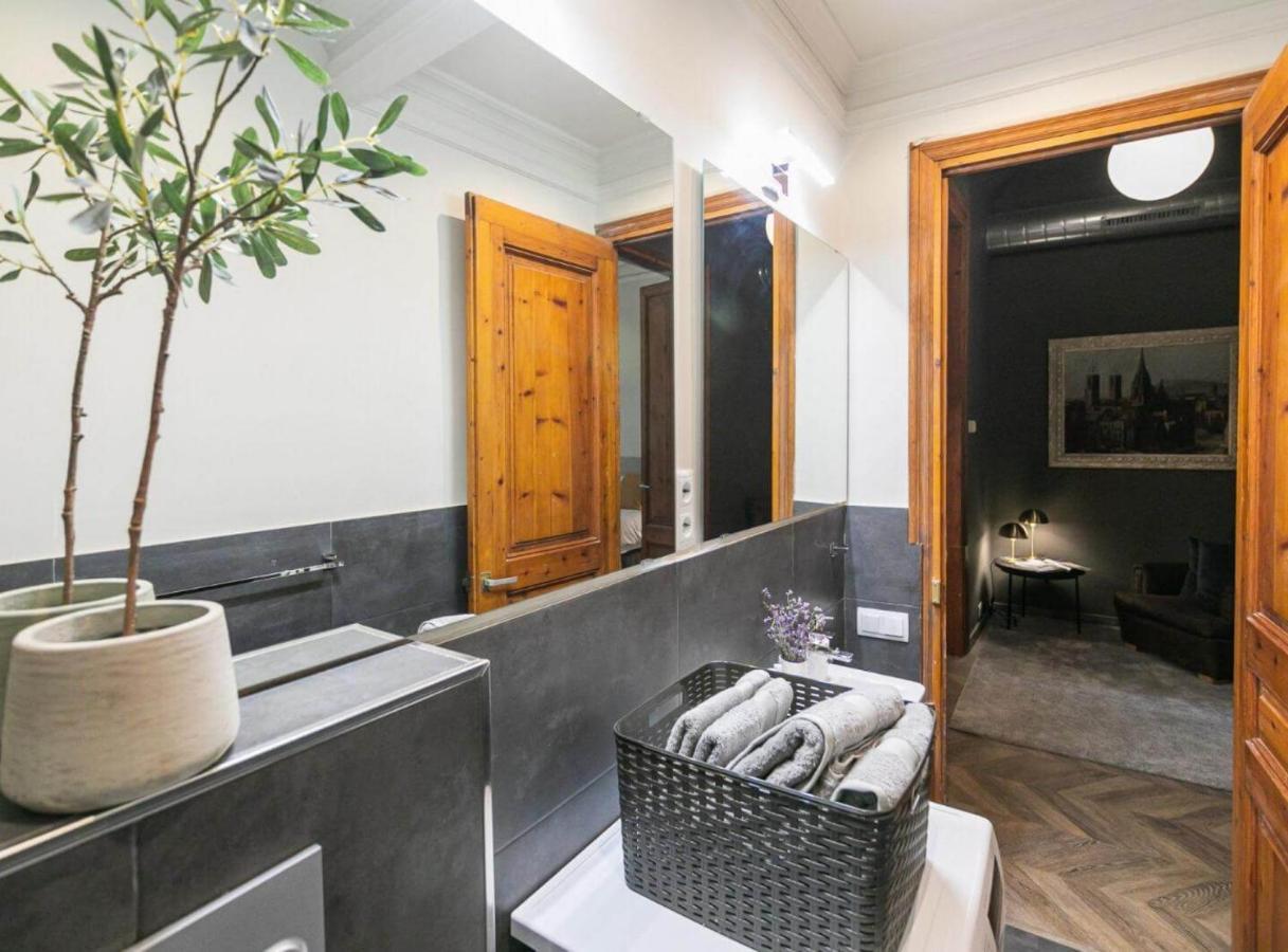 Apartamento Avinyó- New Listing -spacious Loft In The Gothic Quarter! *