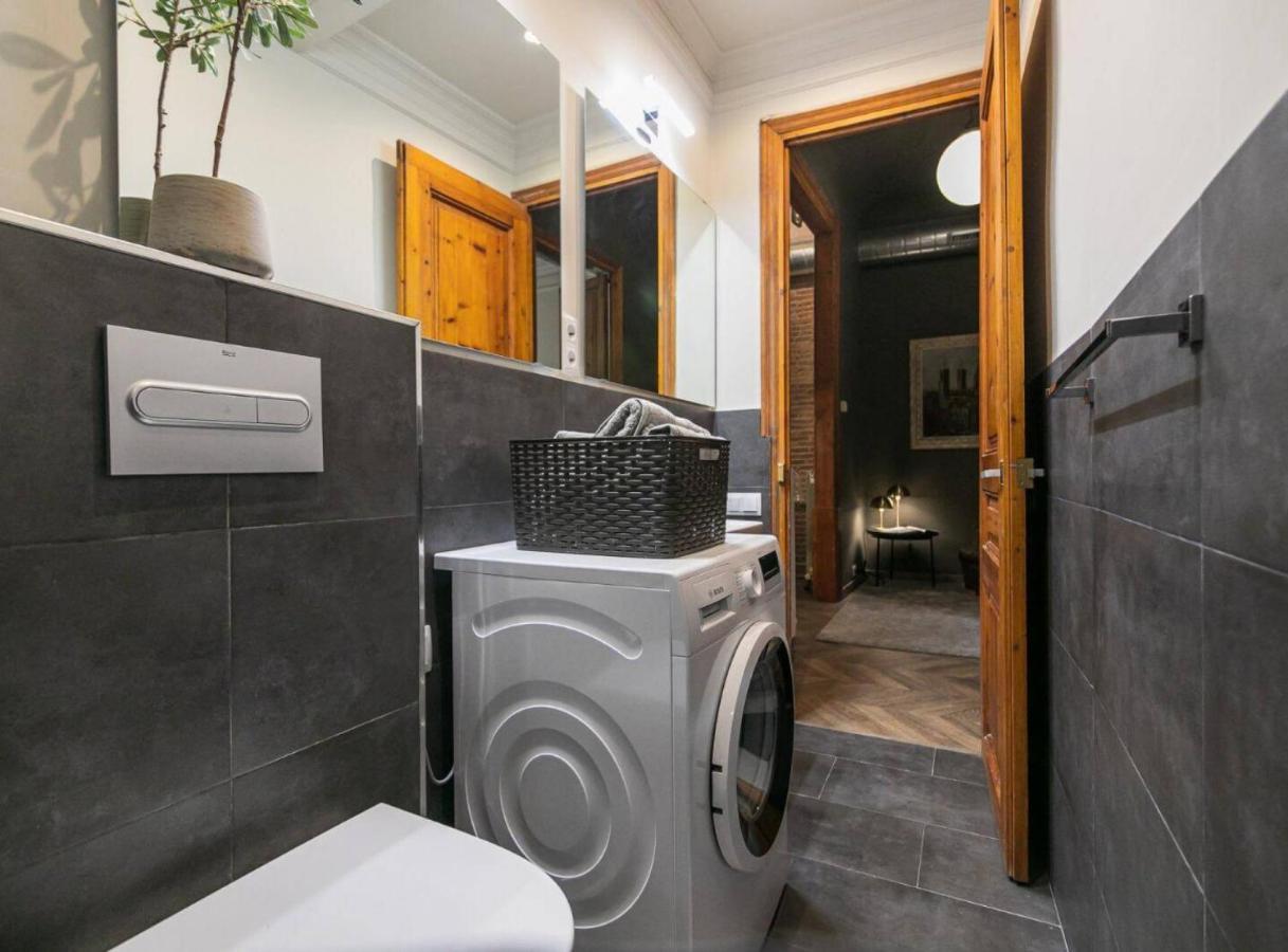 Avinyó- New Listing -spacious Loft In The Gothic Quarter! *