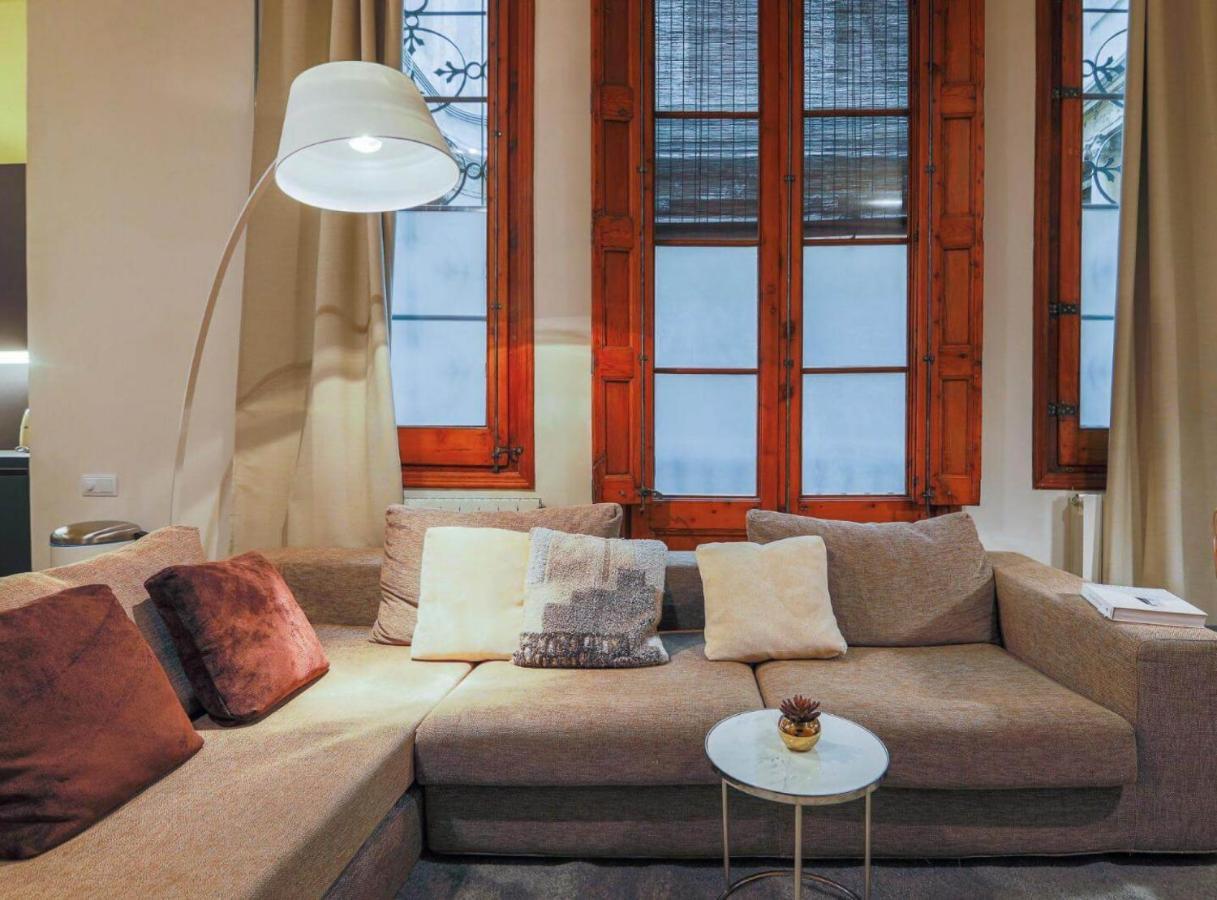 Avinyó- New Listing -spacious Loft In The Gothic Quarter! *
