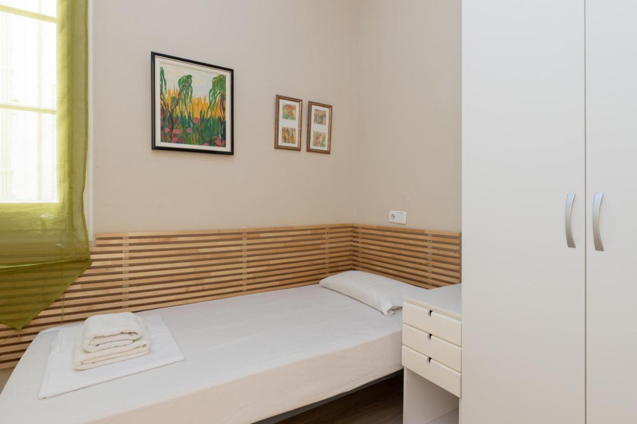 Aparteasy - Family 4-bedroom Barcelona
