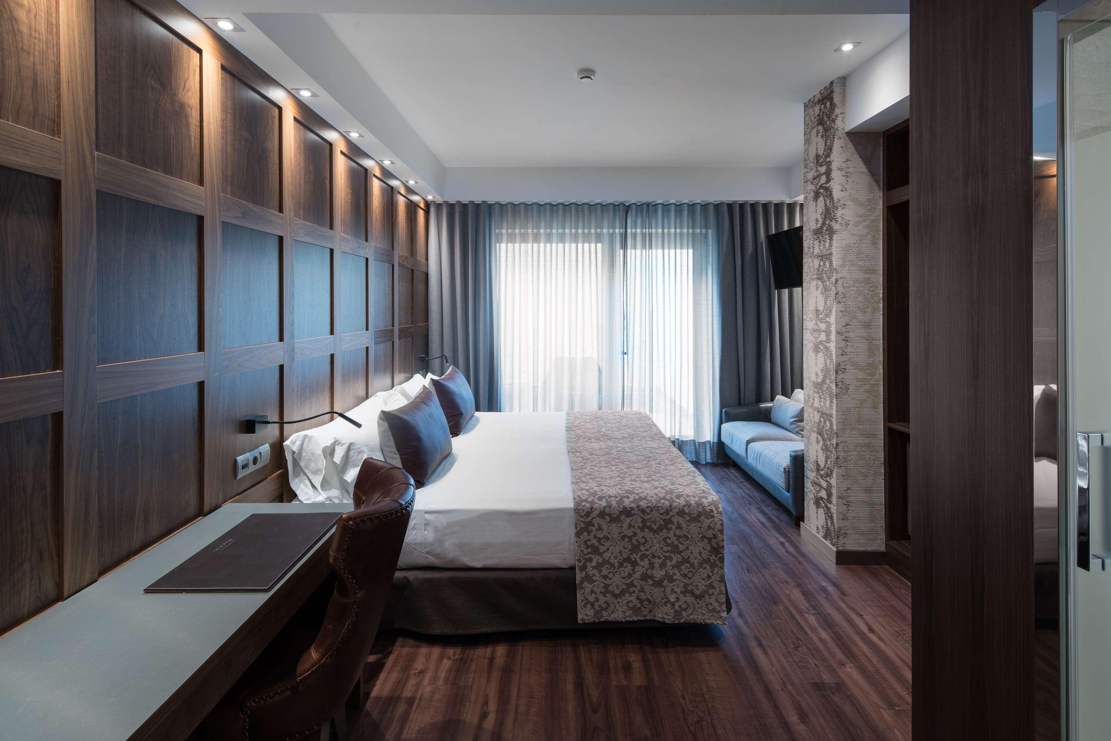 Hotel Catalonia Plaza Cataluña 4*