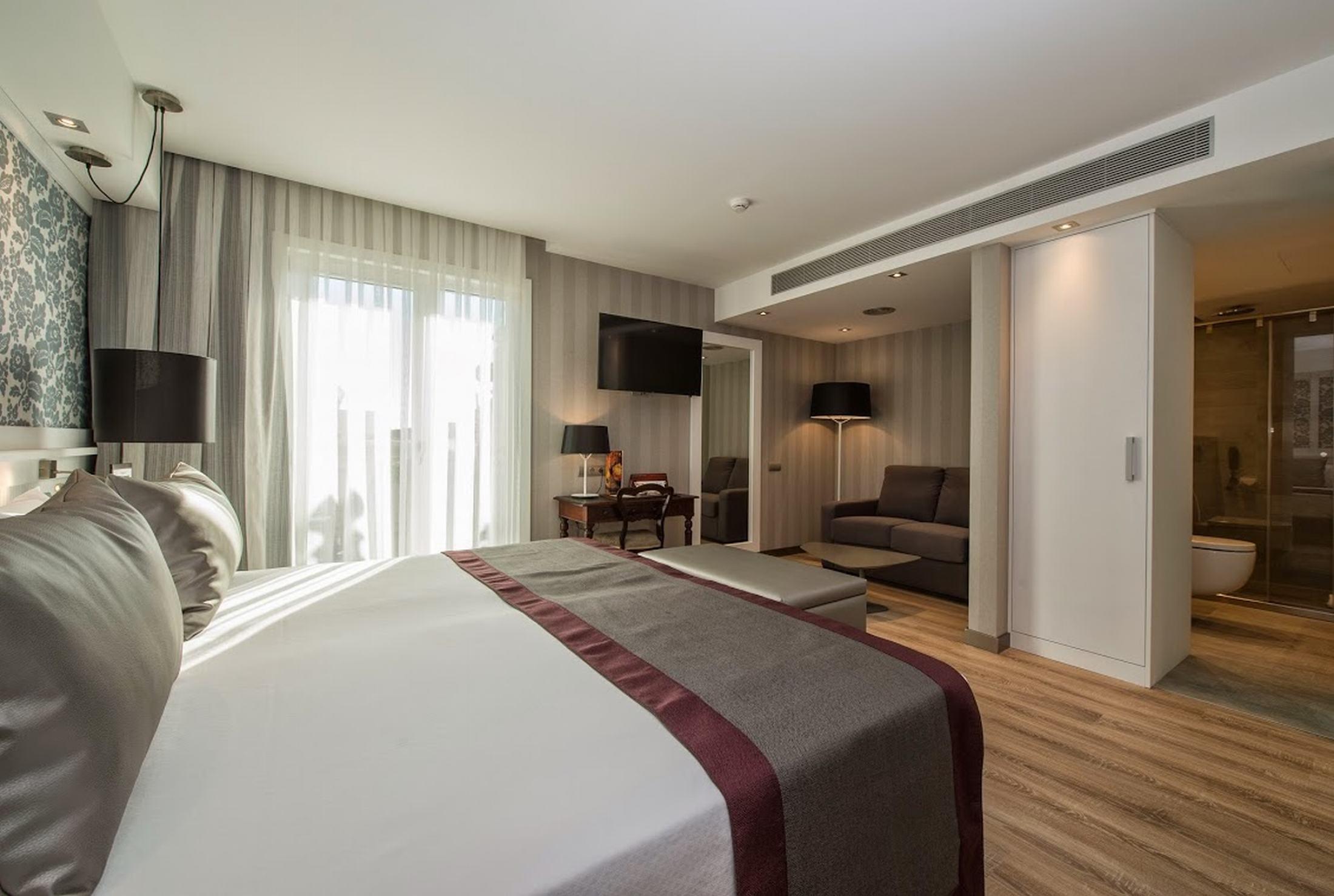 Catalonia Plaza Cataluña Hotel