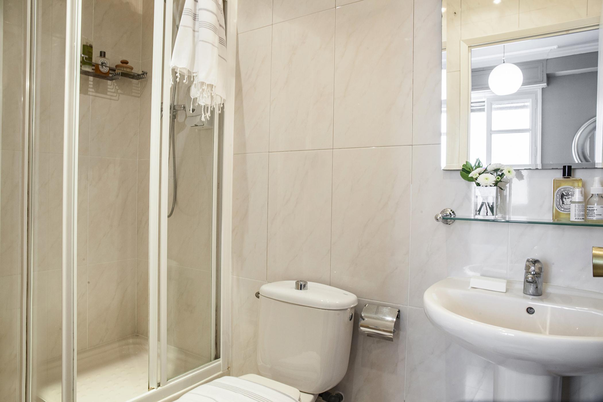 Ainb Eixample-muntaner Hotel 2*