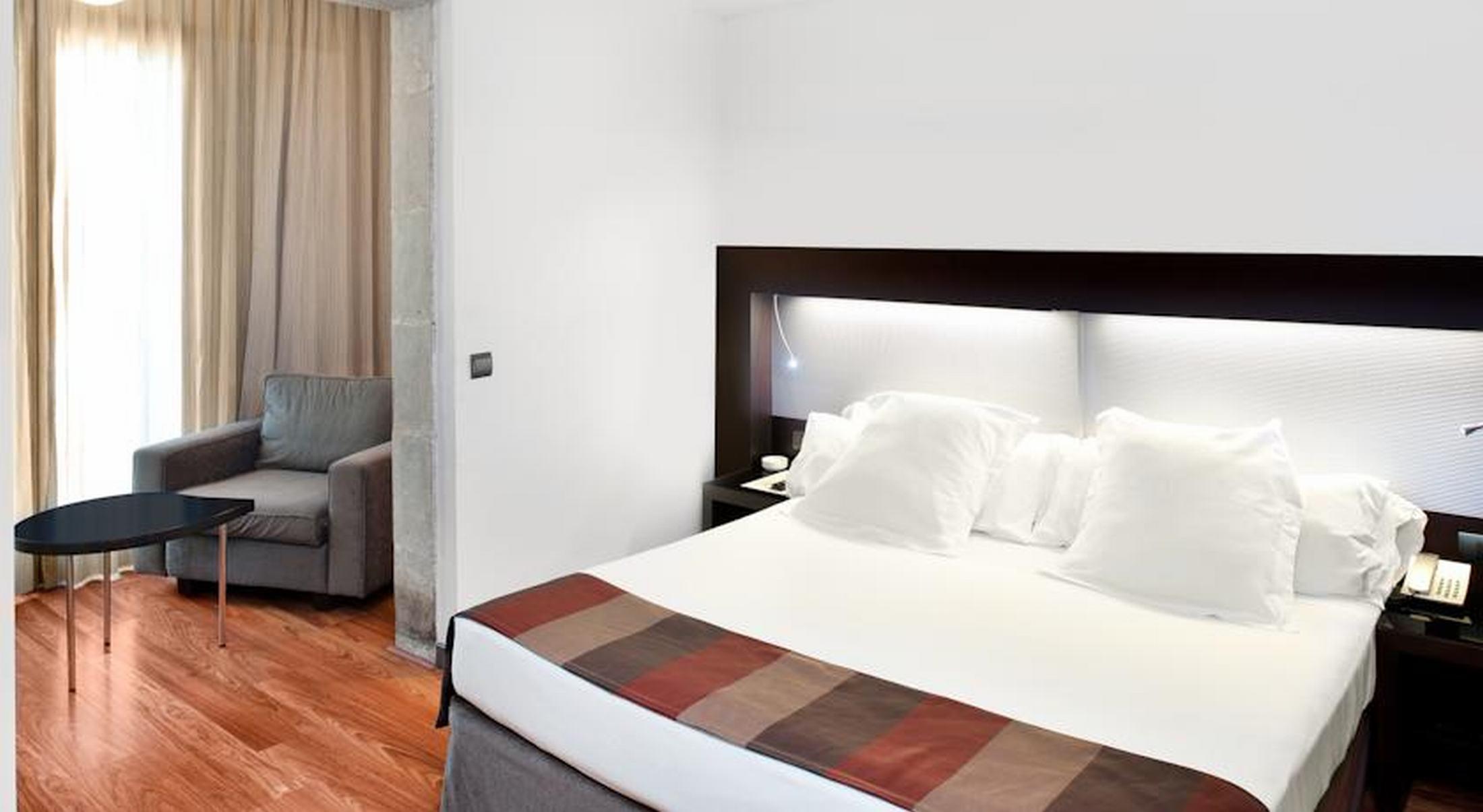 Catalonia Port 4*