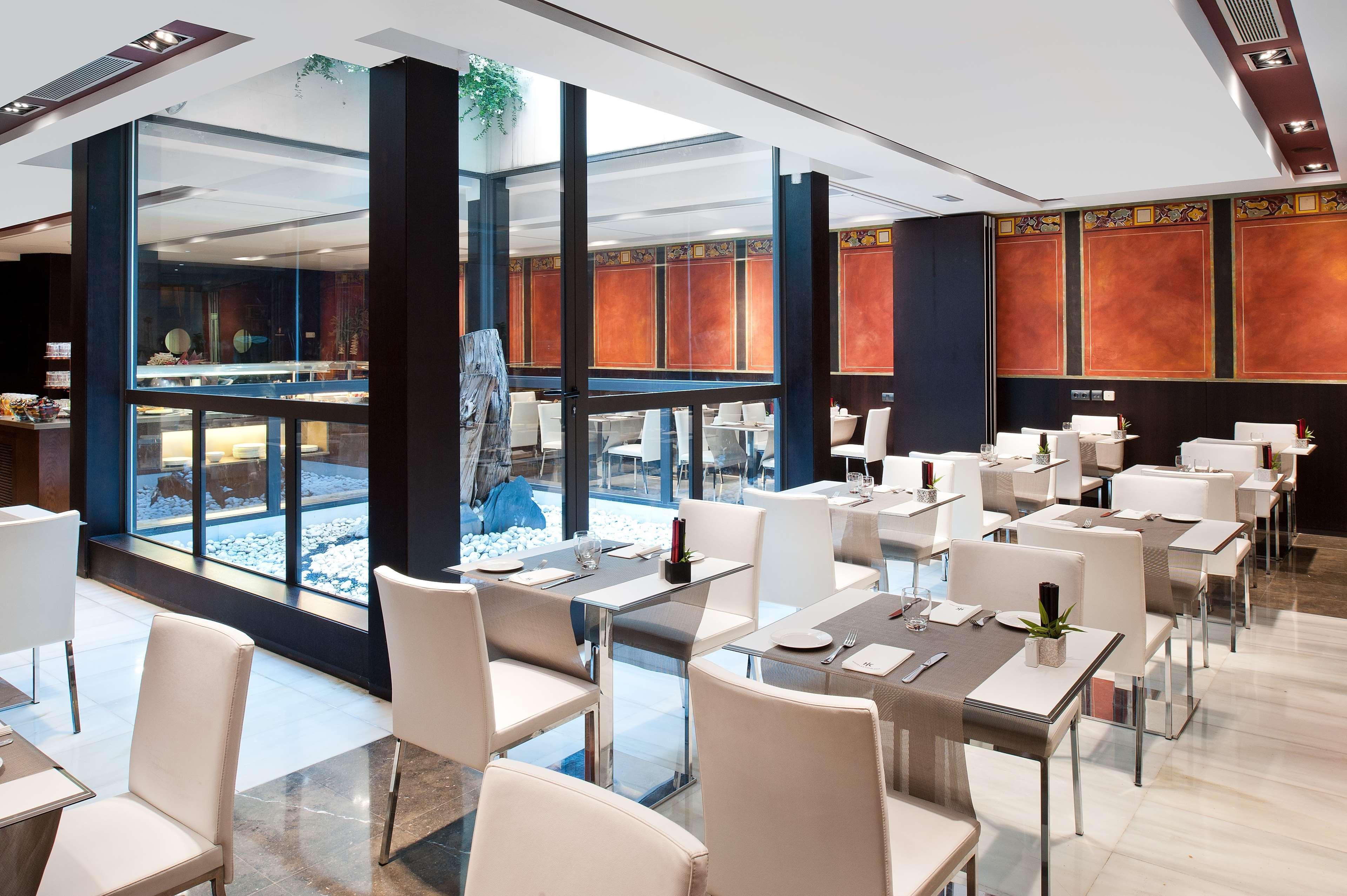 Hotel Catalonia Port 4*