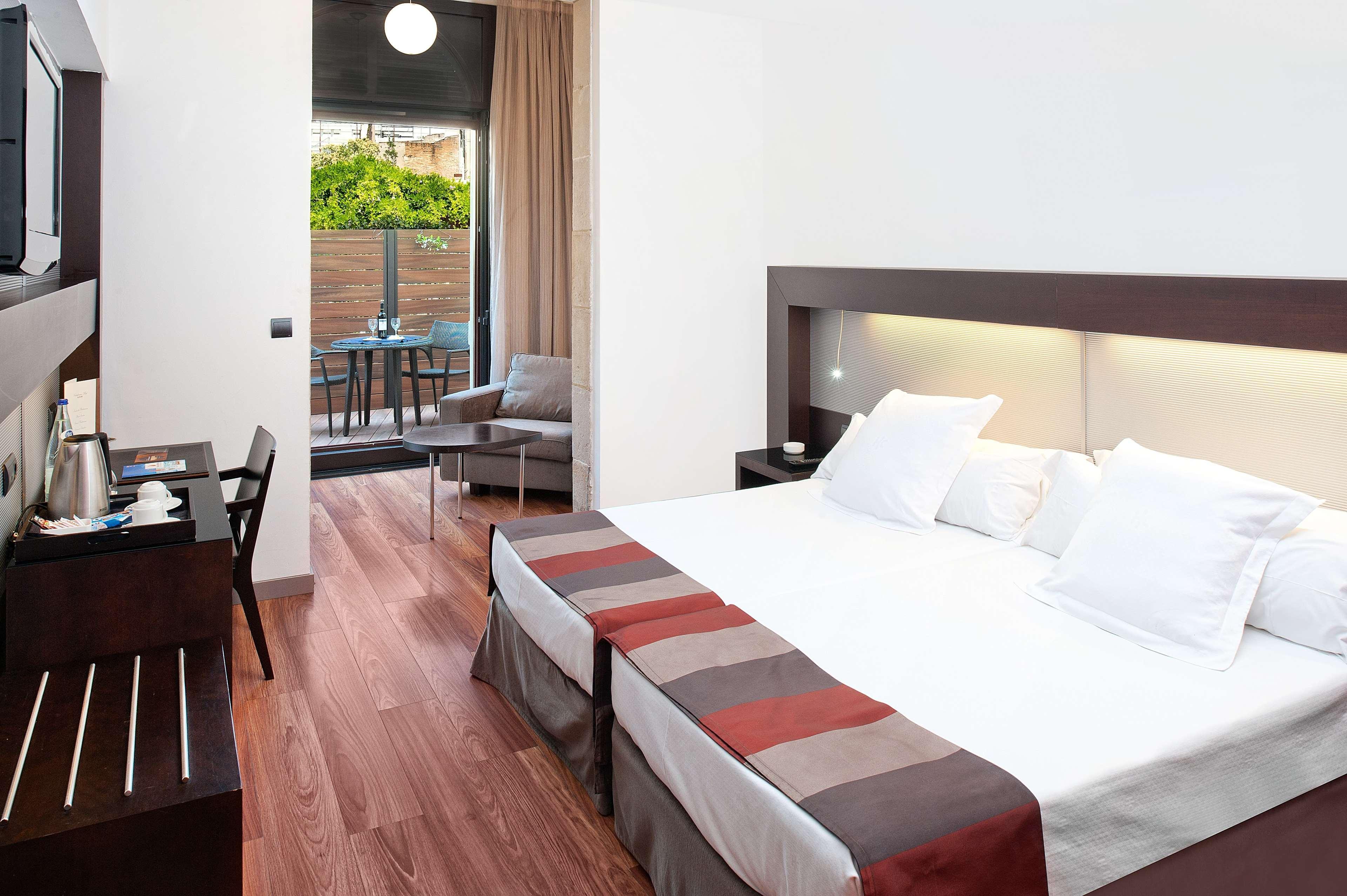 Catalonia Port 4*