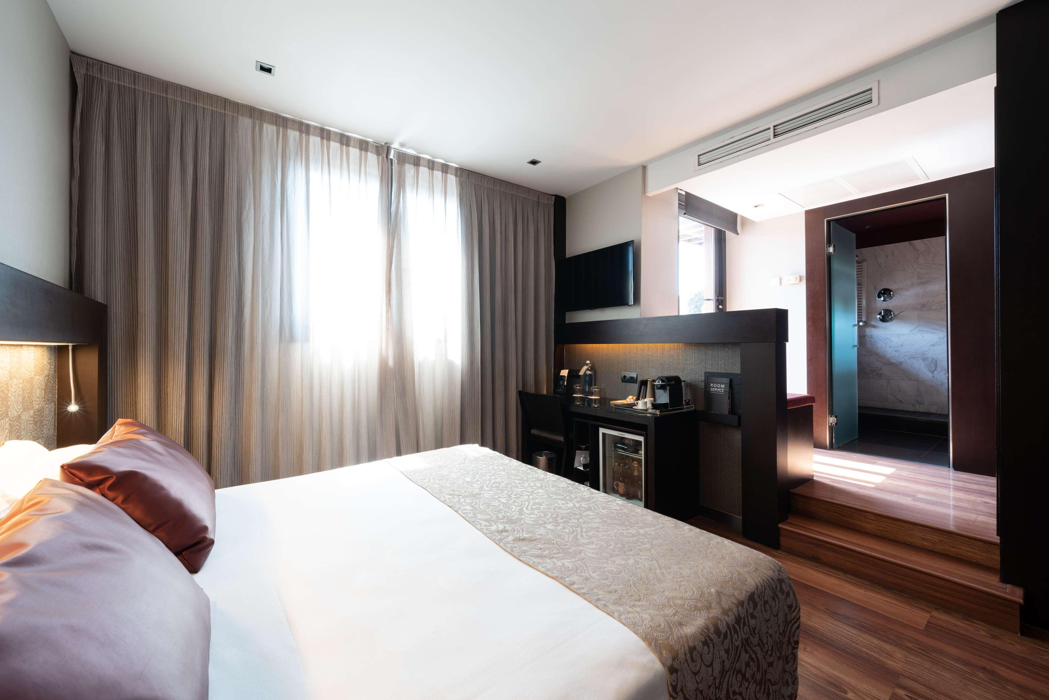 Catalonia Port 4*