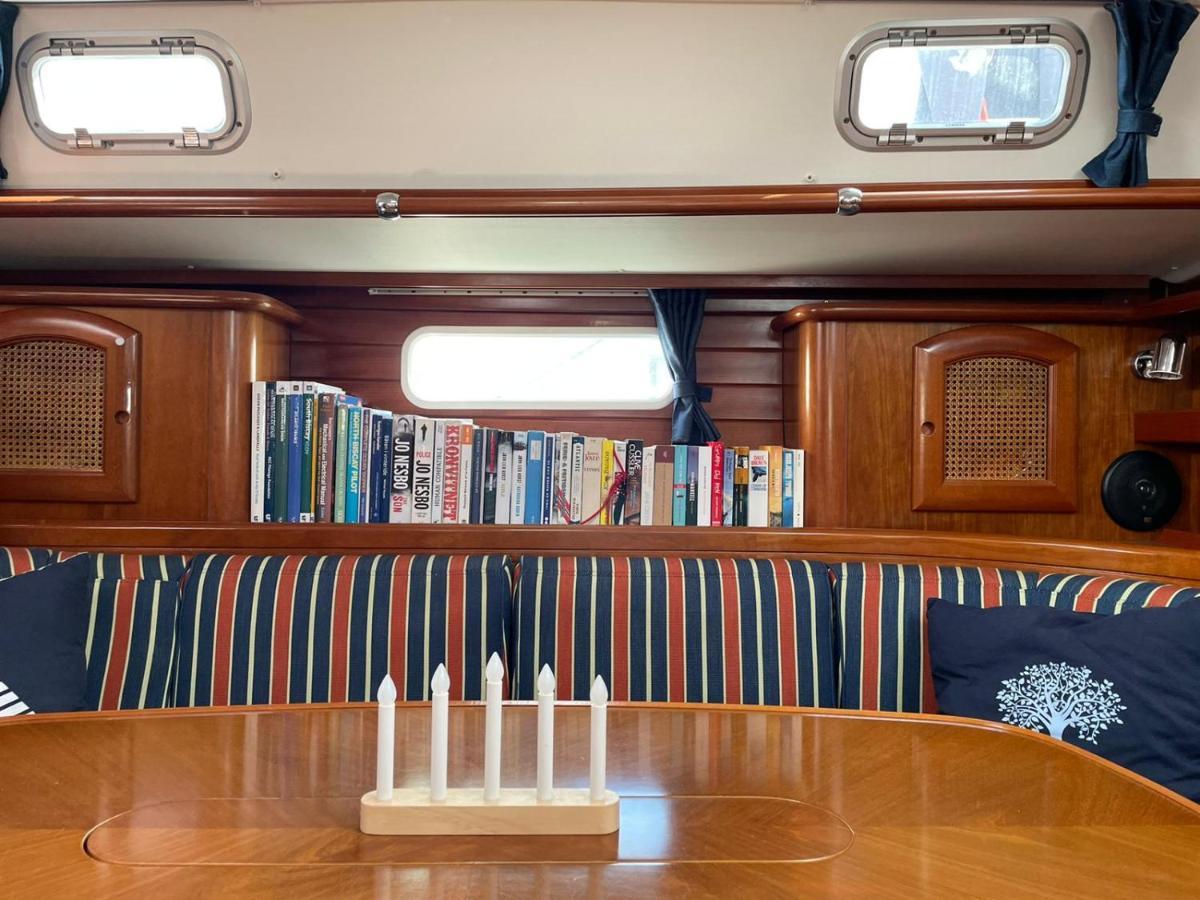 Beautiful And Comfortable Sailboat With Secure Parking Available *