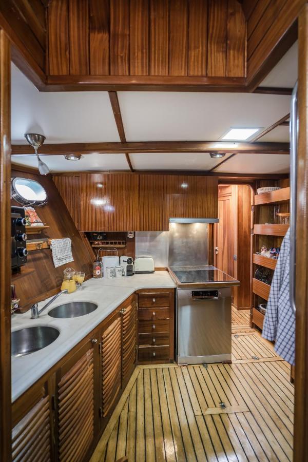 Spacious Yacht Center 5 * Barcelona