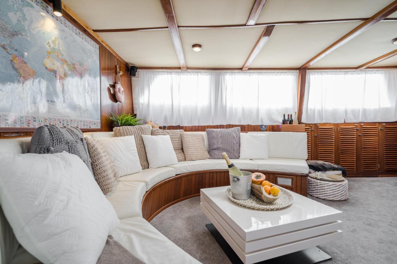 Spacious Yacht Center 5 Barcelona