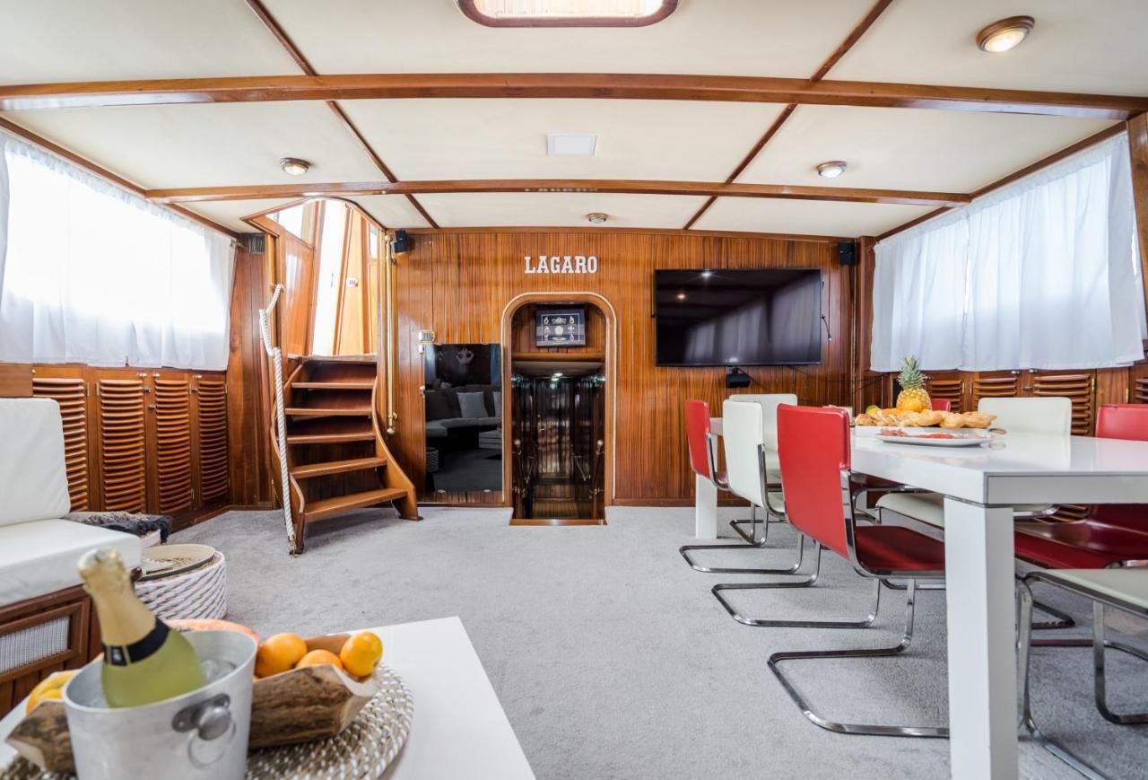 Hotel en barco Spacious Yacht Center 5 *