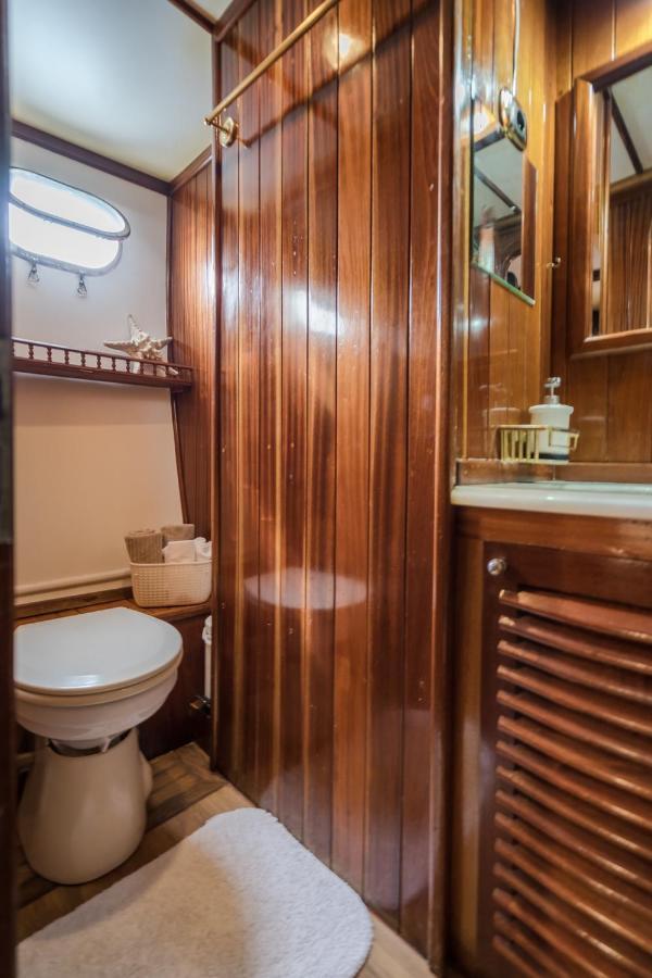 Hotel en barco Spacious Yacht Center 5 *