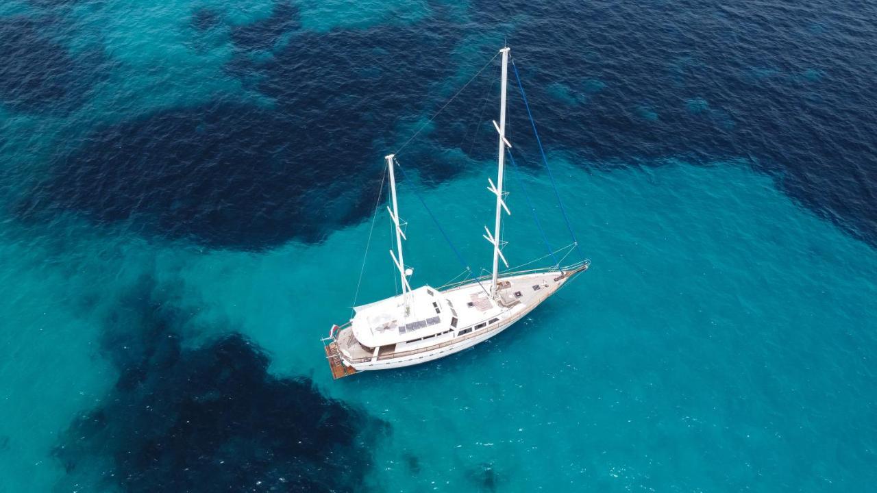 Spacious Yacht Center 5 Hotel en barco