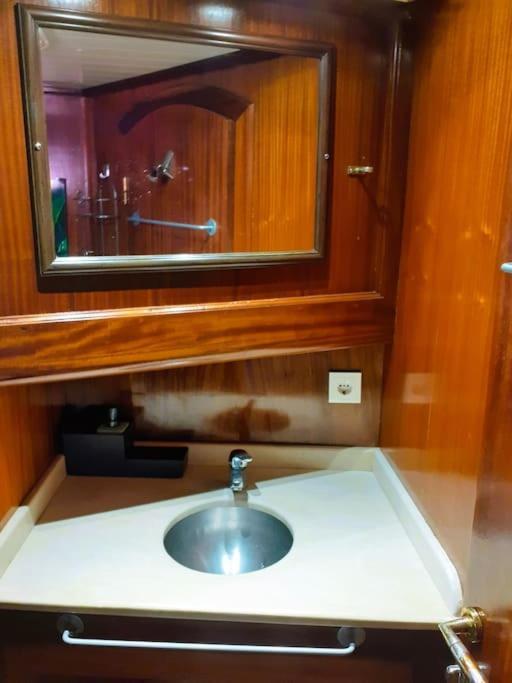 Botel Adara Yacht - Big Turkish Gulet Barcelona