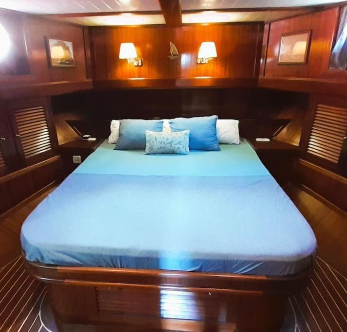 Botel Adara Yacht - Big Turkish Gulet Barcelona