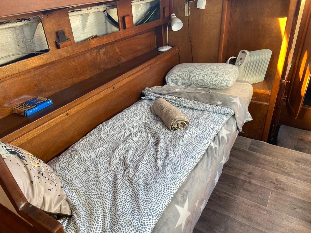 Hotel en barco Fantastic Sailing Boat To Sleep In Barcelona