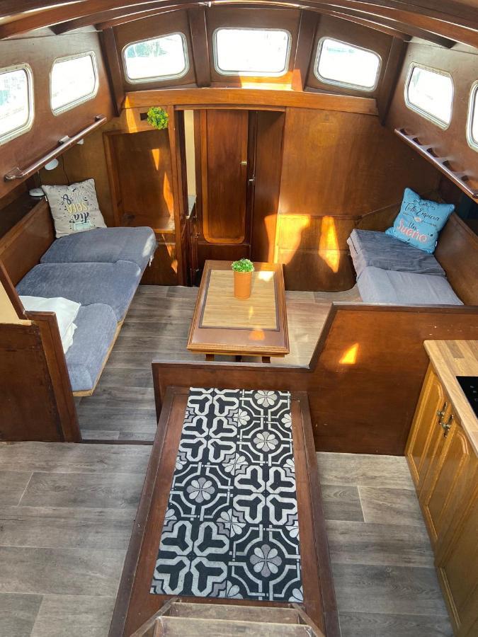 Hotel en barco Fantastic Sailing Boat To Sleep In *