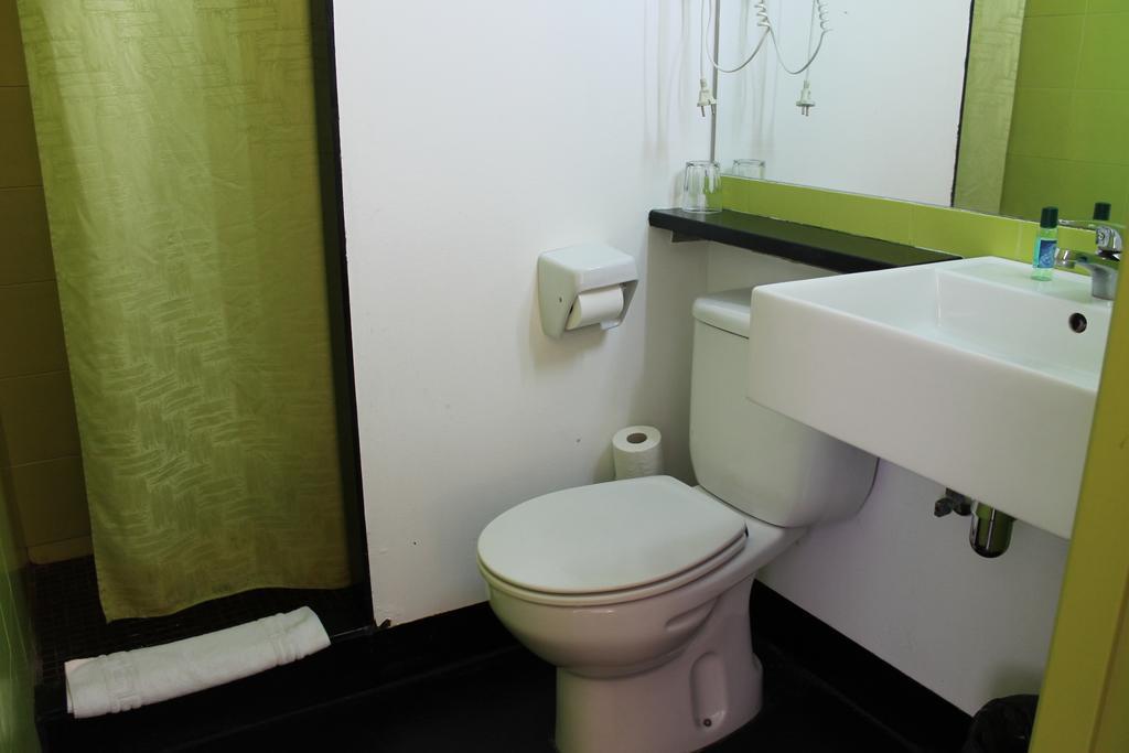 Raval Botella Private Hostal *