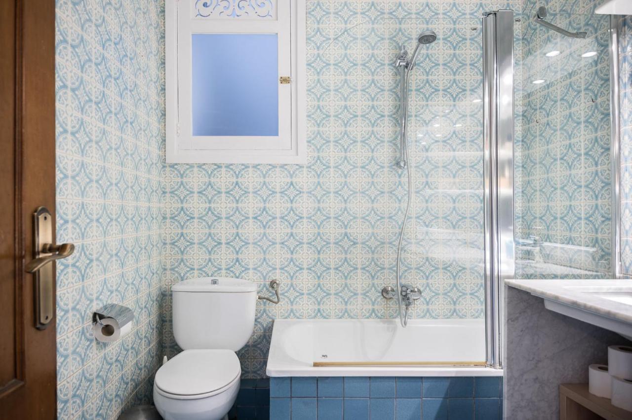 Spacious 3 Bed In The Heart Of Sant Antoni Apartamento Barcelona