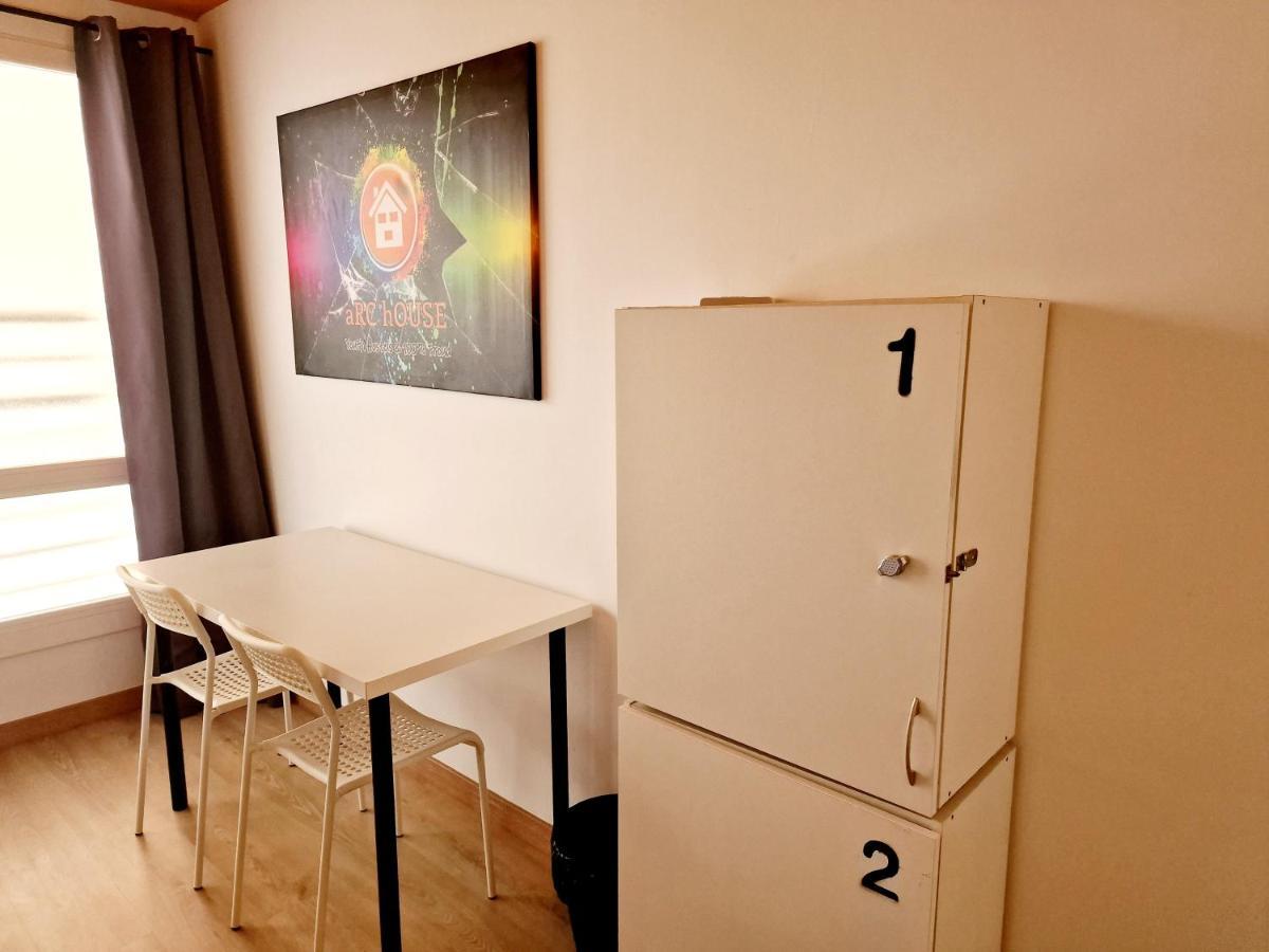 Arc House Hostal *