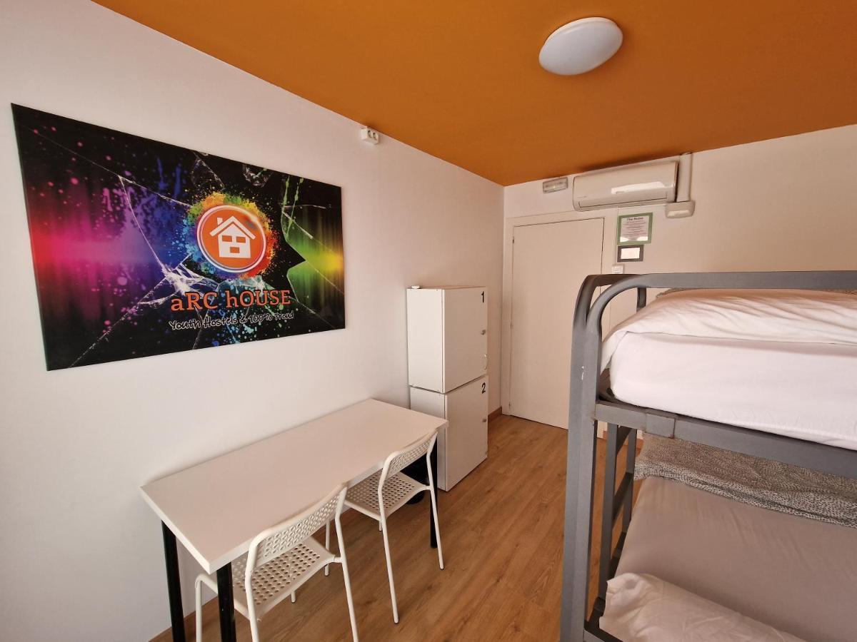 Arc House Hostal