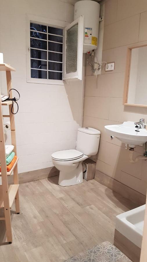 Apartment With Bathroom, Refrigerator And Microwave Barcelona