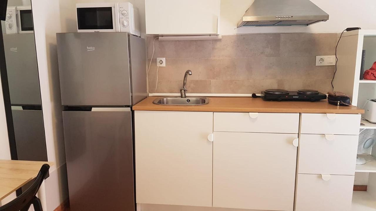 With Bathroom, Refrigerator And Microwave Apartment *