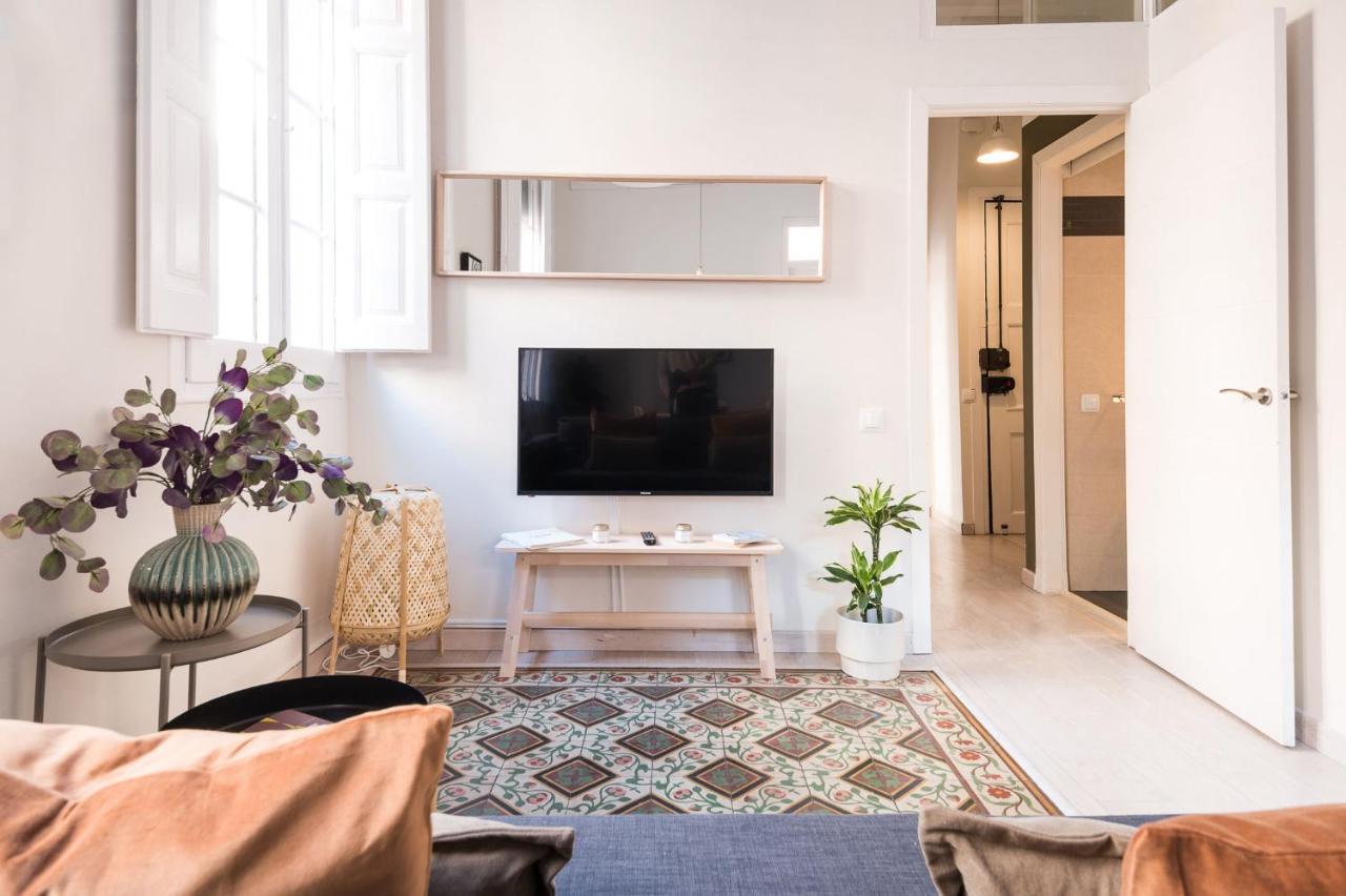 Apartment Light, Cozy Terrace And Local Life In Gracia Barcelona