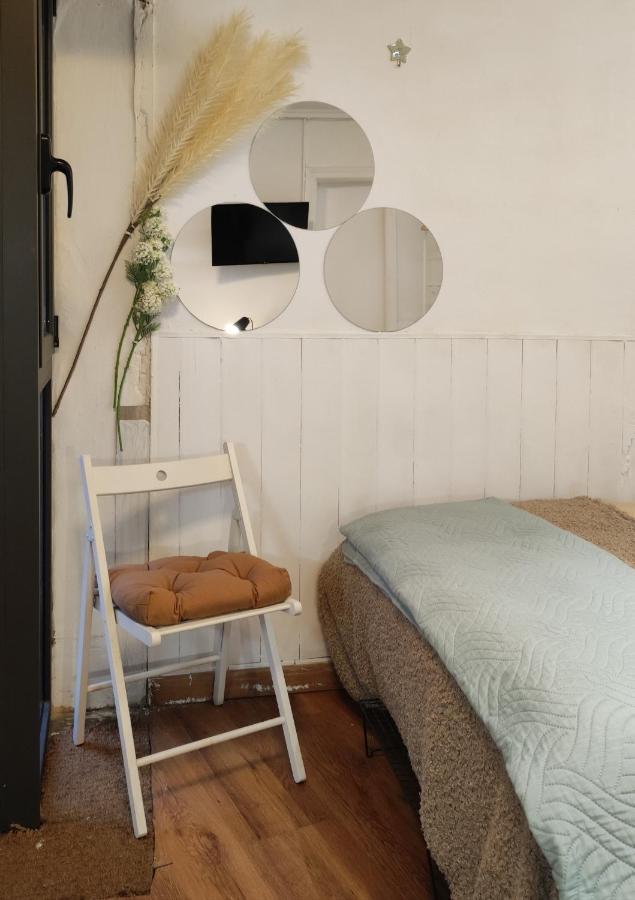 Apartment With Bathroom, Refrigerator And Microwave Barcelona