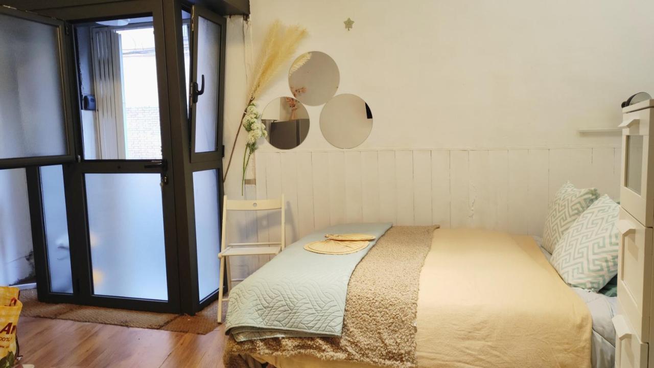 With Bathroom, Refrigerator And Microwave Apartment Barcelona