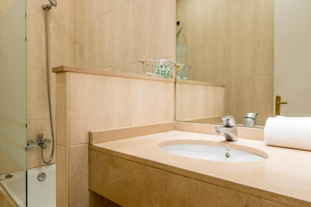 Bebarceloner Poble Nou - 2 Bedroom Apartment *