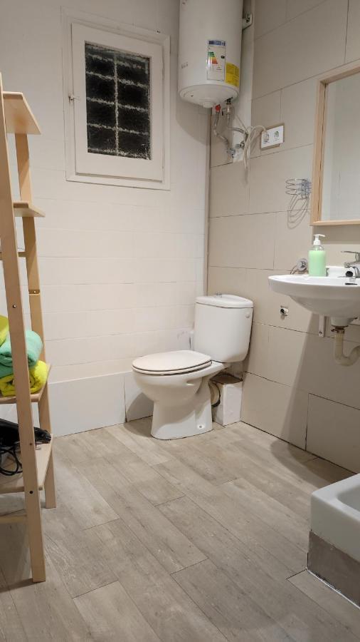 With Bathroom, Refrigerator And Microwave Apartment Barcelona
