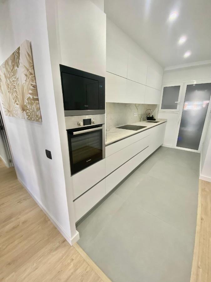 Chic Apartments- Free Parking - 10 Min From Bcn Centre By Metro Apartamento *