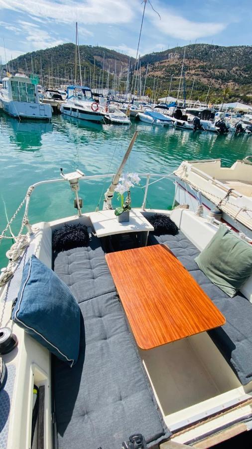 Boat View Hotel en barco Barcelona