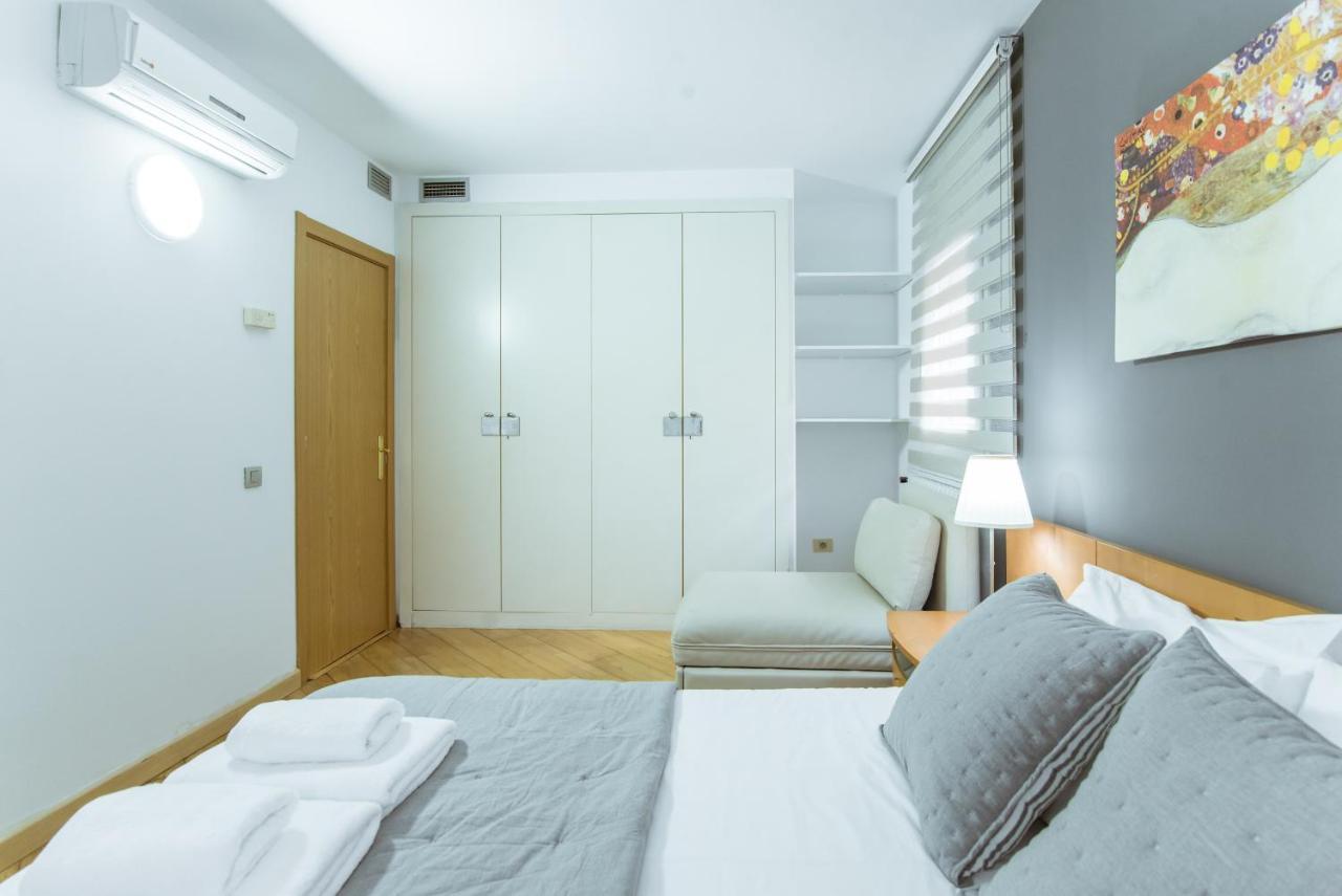 Two Bedroom Townhouse Within 10min Walk From Beach Apartamento Barcelona