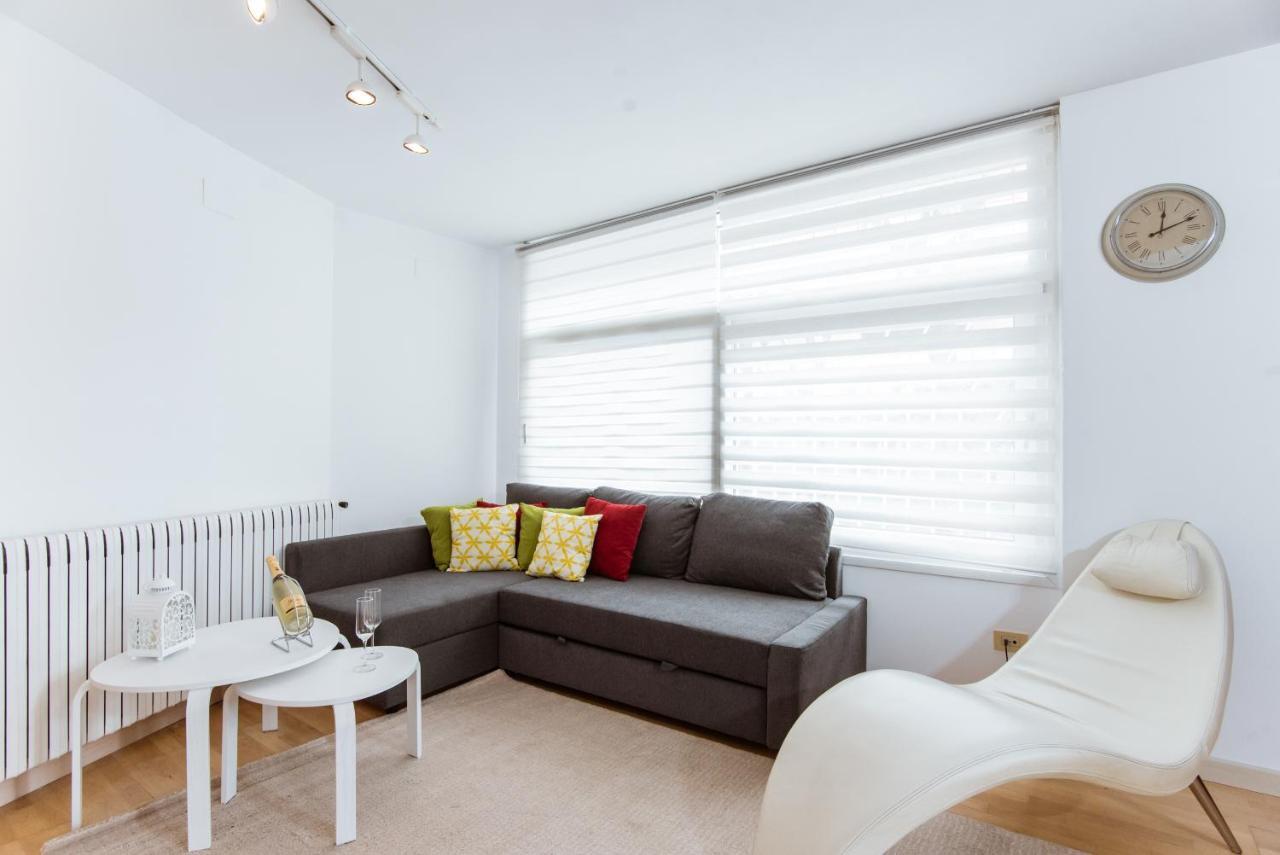 Two Bedroom Townhouse Within 10min Walk From Beach Apartamento Barcelona