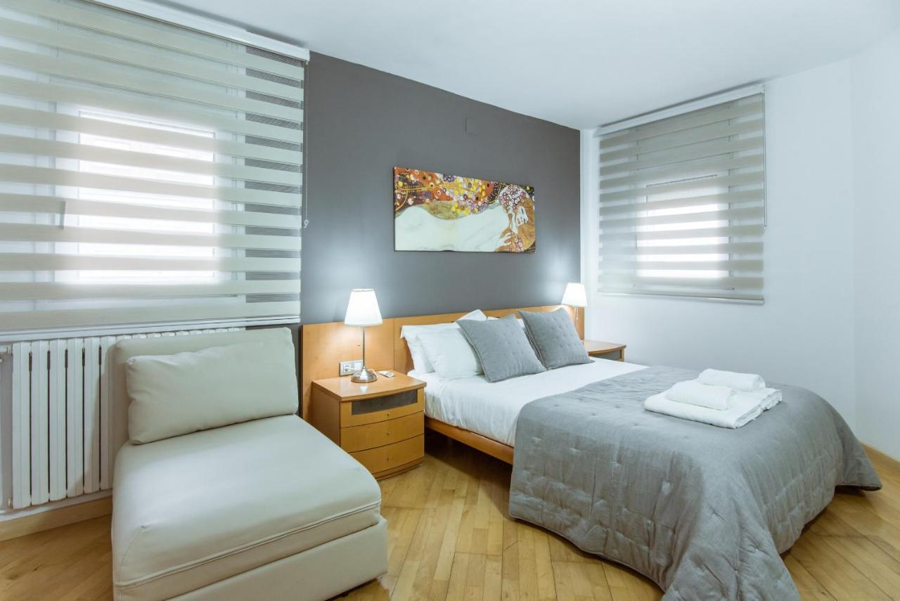 Two Bedroom Townhouse Within 10min Walk From Beach * Barcelona