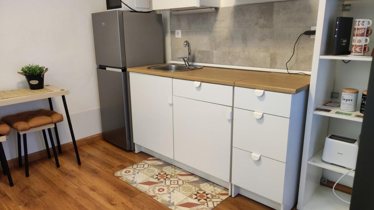 Apartment With Bathroom, Refrigerator And Microwave *
