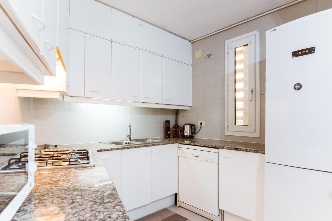 Two Bedroom Townhouse Within 10min Walk From Beach * Barcelona