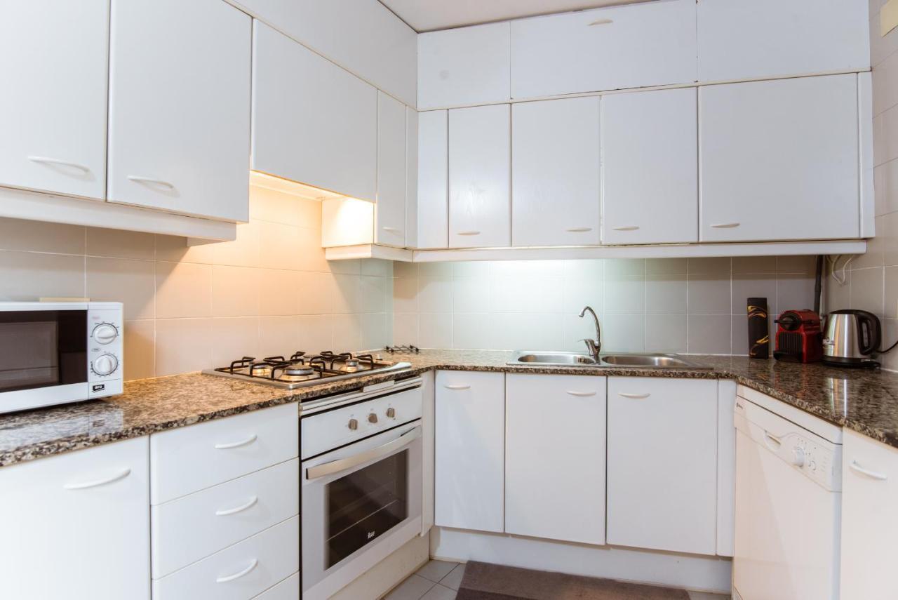 Two Bedroom Townhouse Within 10min Walk From Beach Apartamento Barcelona