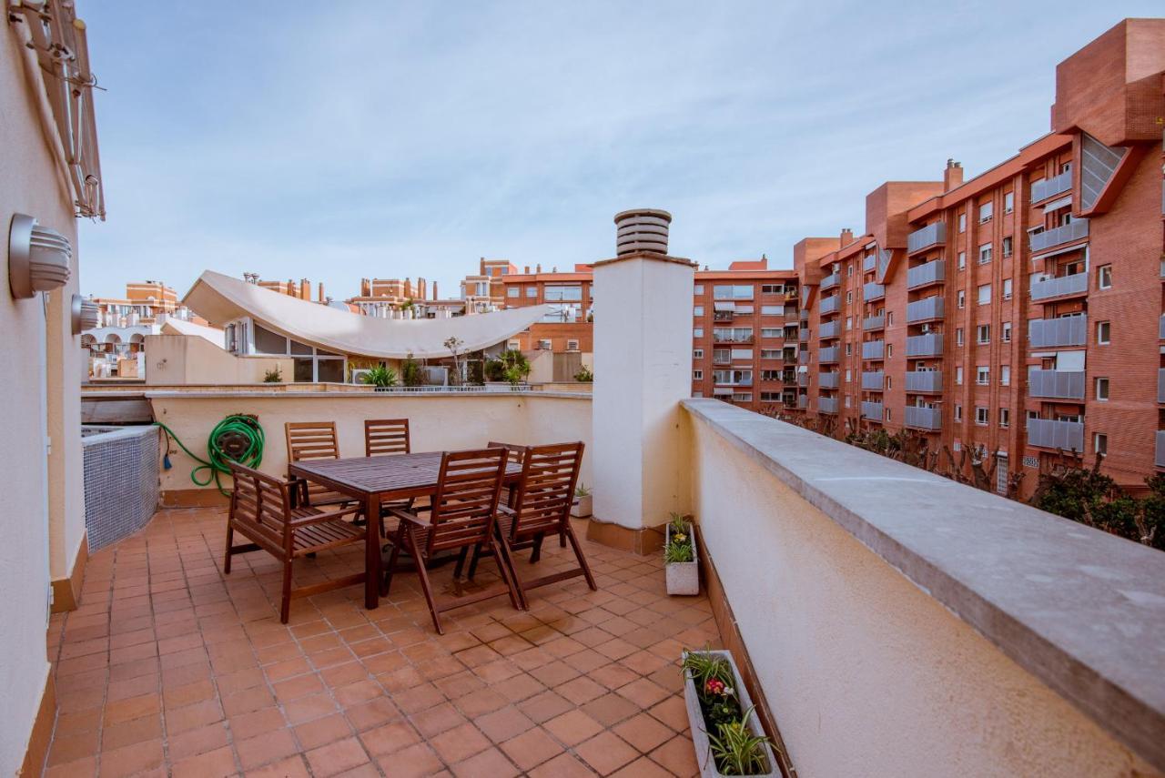 Two Bedroom Townhouse Within 10min Walk From Beach Apartamento Barcelona