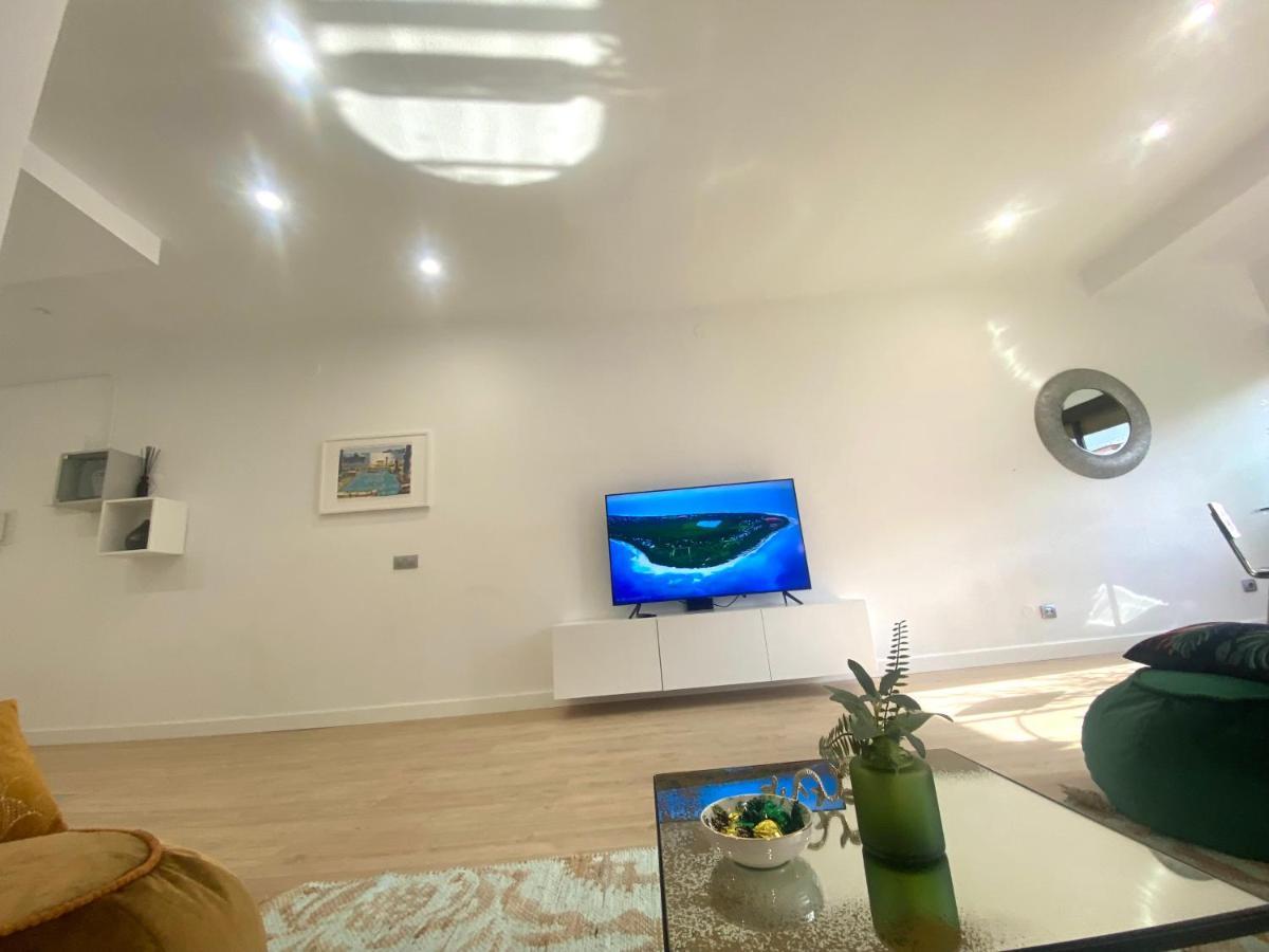 Apartamento Chic Apartments- Free Parking - 10 Min From Bcn Centre By Metro Barcelona