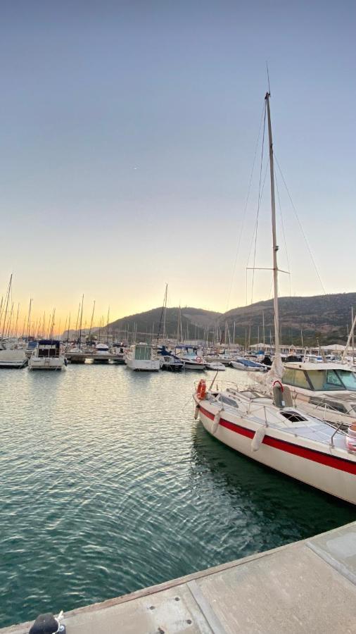Hotel en barco Boat View