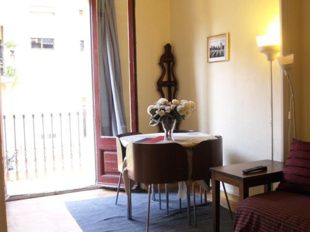 Poble Sec-1: Centrally Located Budget Barcelona