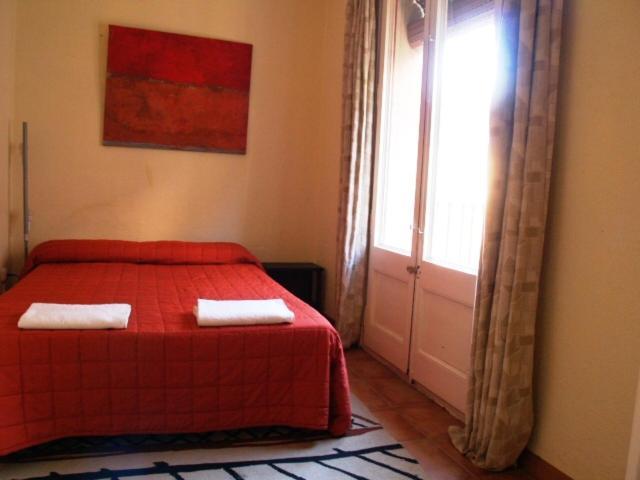 Poble Sec-1: Centrally Located Budget * Barcelona
