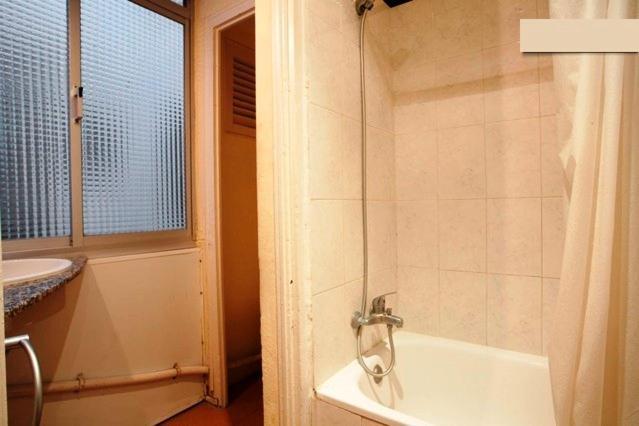 Poble Sec-1: Centrally Located Budget * Barcelona