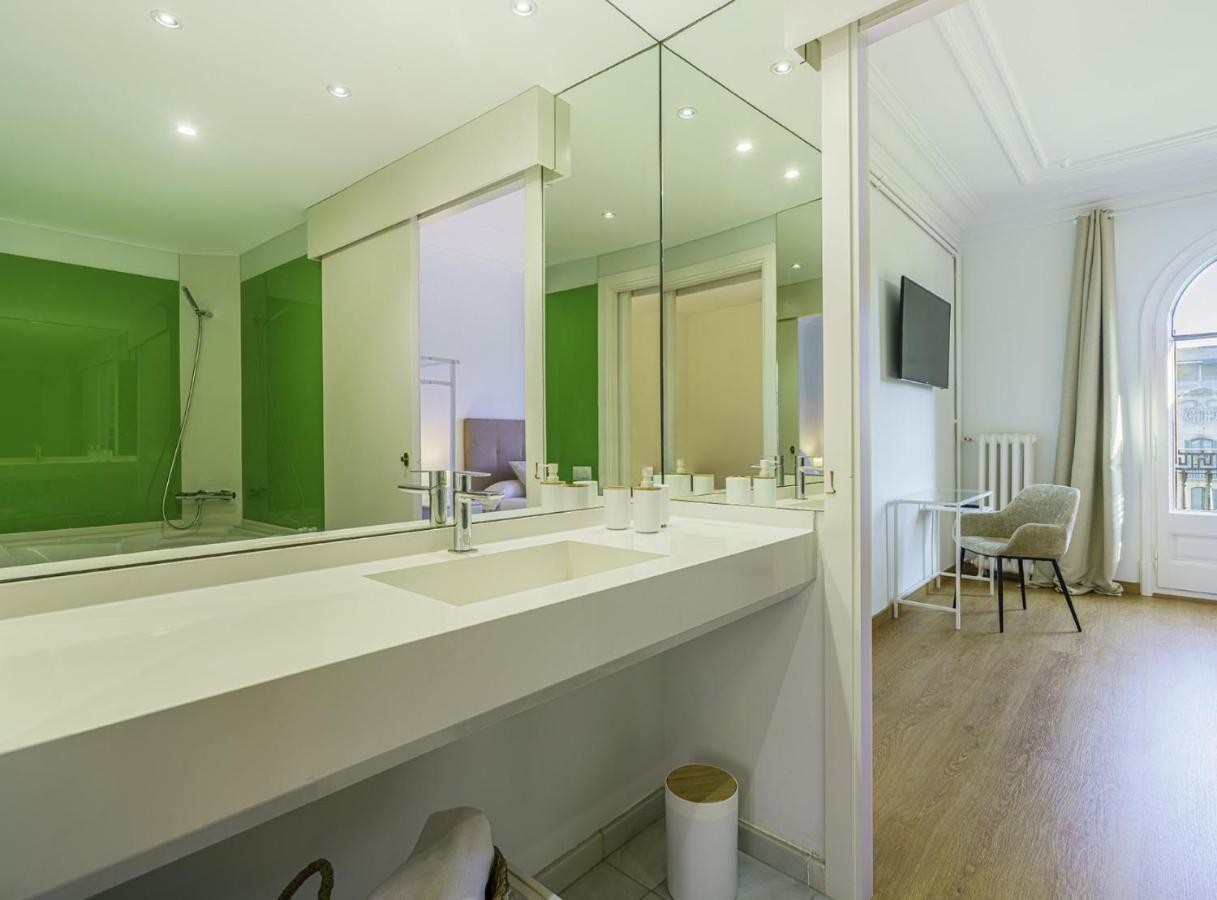 Sibsbcn-paseodegracia Luxury Exclusive Gaudi *