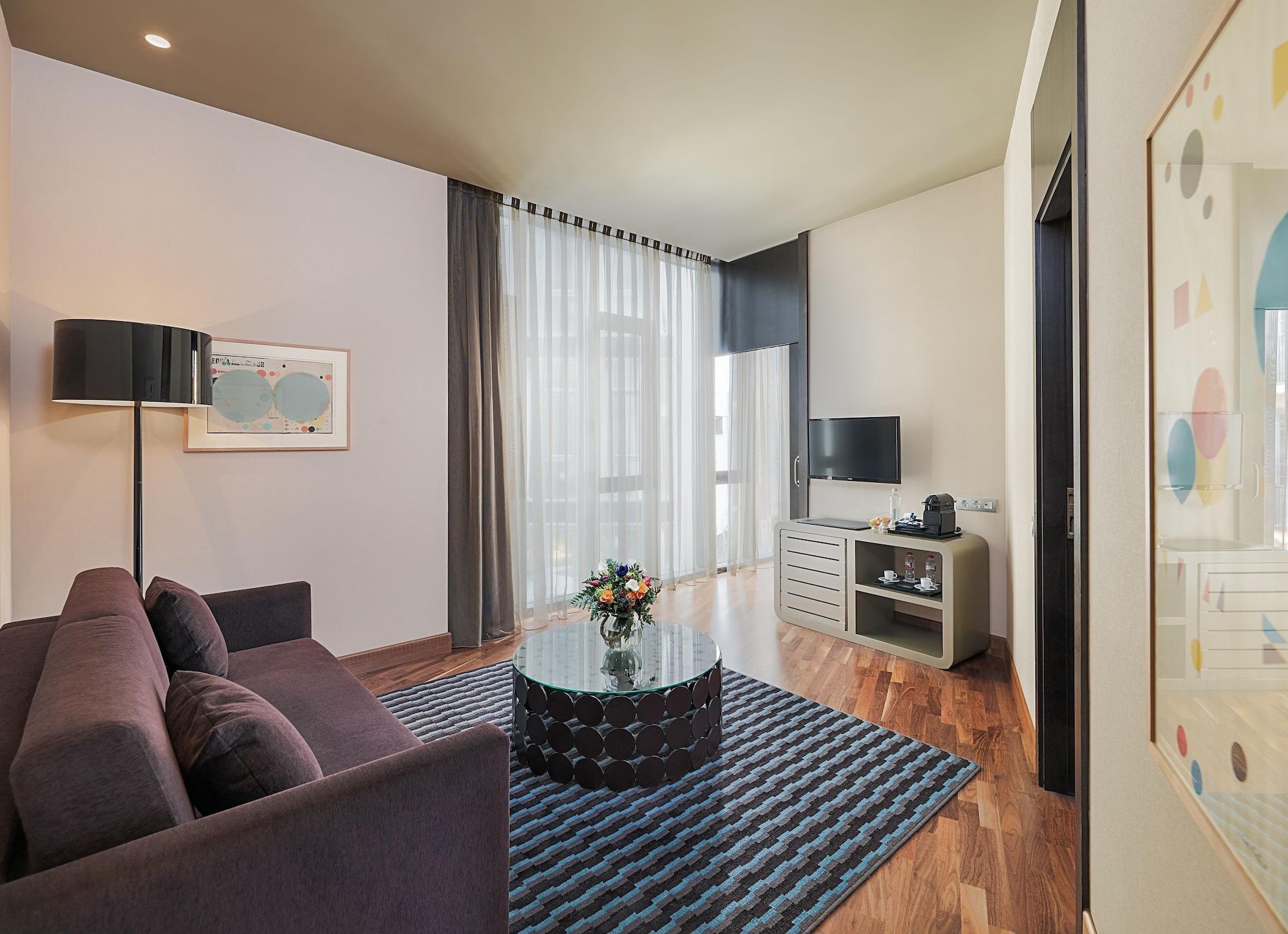 H10 Casanova Hotel 4*