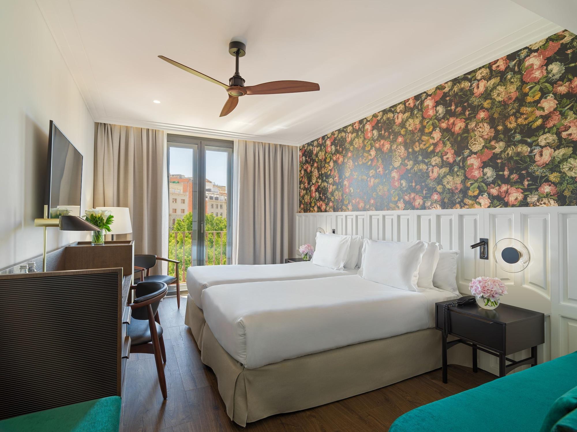 H10 Casanova Hotel 4*